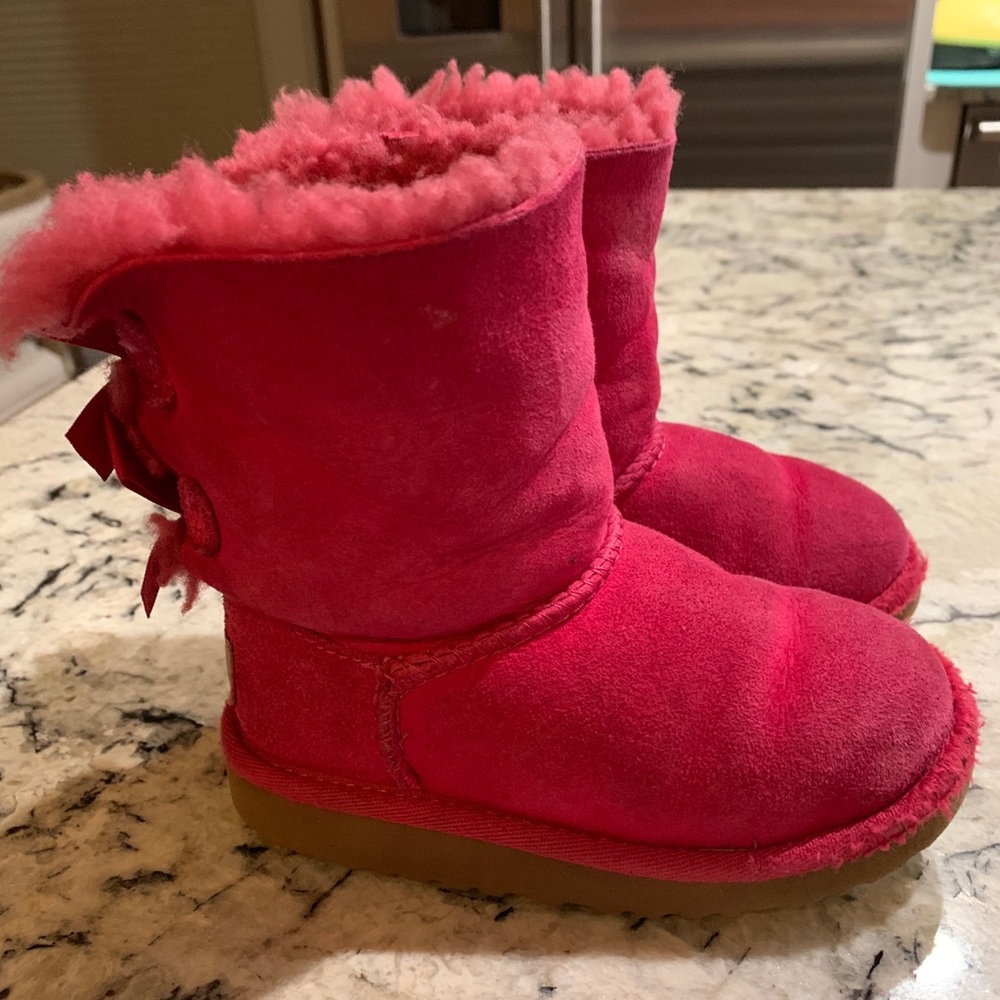 Toddler UGG boots size 9 hot pink!